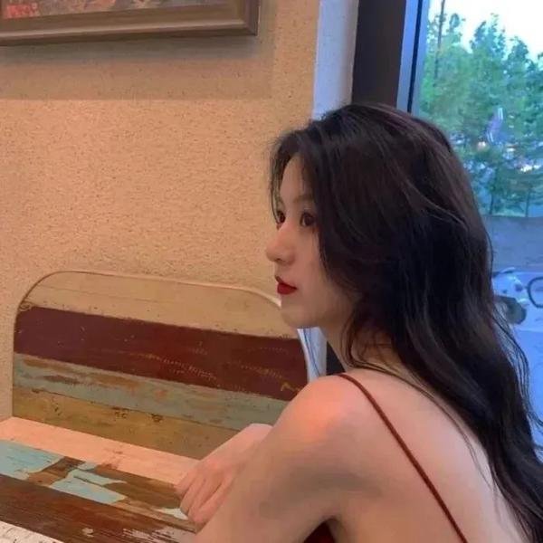 双面艾莉丝海报